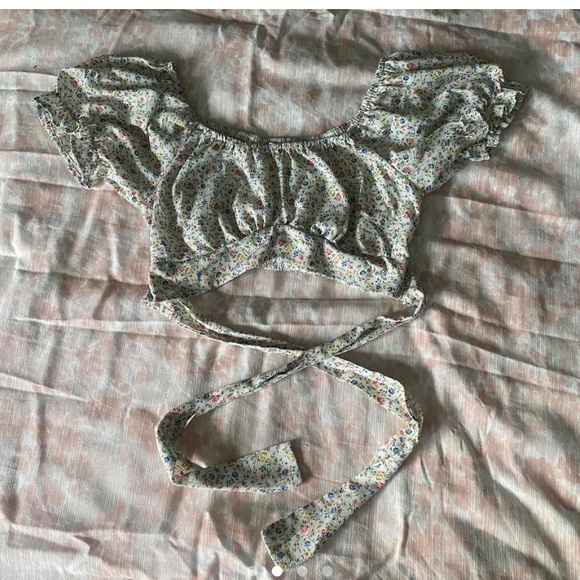 Floral puff sleeve crop top size small perfect condition - Picture 2 of 4